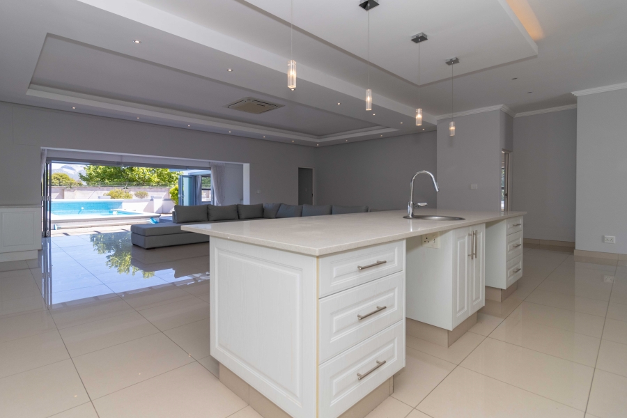 5 Bedroom Property for Sale in Val De Vie Estate Western Cape